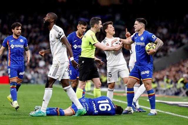 世界杯比赛场馆-皇马输球又输人，伯纳乌喊弗洛伦蒂诺辞职