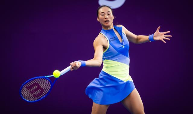世界杯场馆分布-郑钦文有惊无险晋级多哈站女单16强 将战莱巴金娜